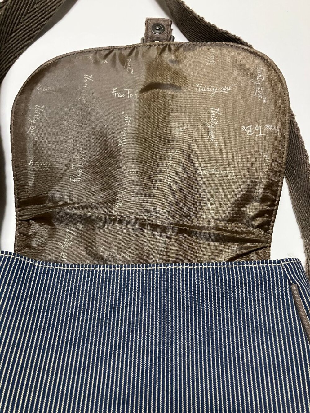 Thirty-One Free To Be Railroad Stripe Denim Crossbody Saddle Bag Purse - Picture 7 of 15